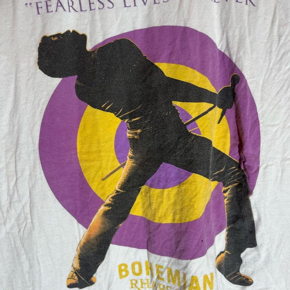 Queen medium white graphic vintage preowned tshirt Graphic Tee – Premium Graphic · Must-Have Style
