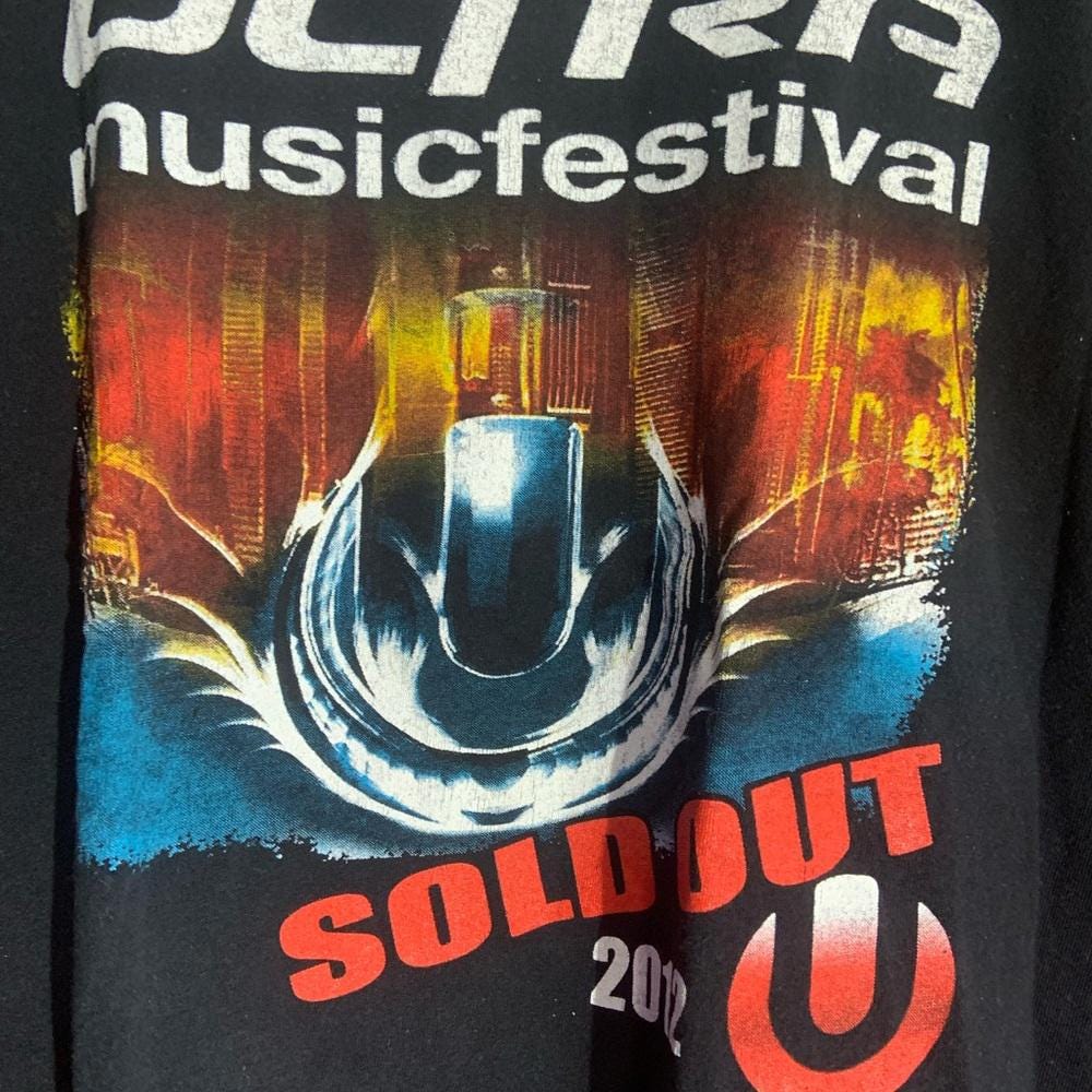 Ultra music festival medium black graphic vintage T shirt Graphic Tee – Fan Favorite · High-Quality Print